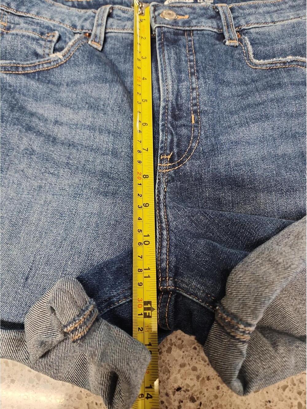 Shorts - Picture 6 of 7